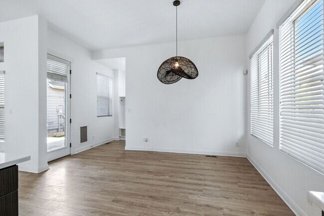 Building Photo - 6619 Mariposa Ct
