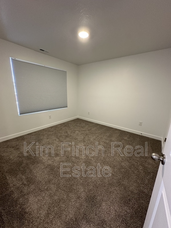 Building Photo - 887 E Seaside St