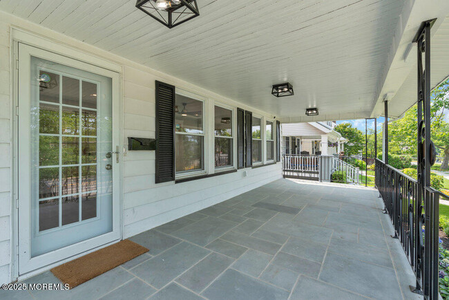 Building Photo - 1214 Sunset Ave