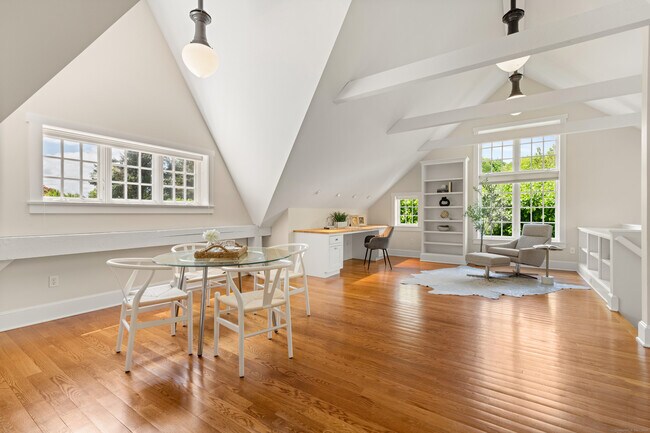 Building Photo - 945 Oenoke Ridge