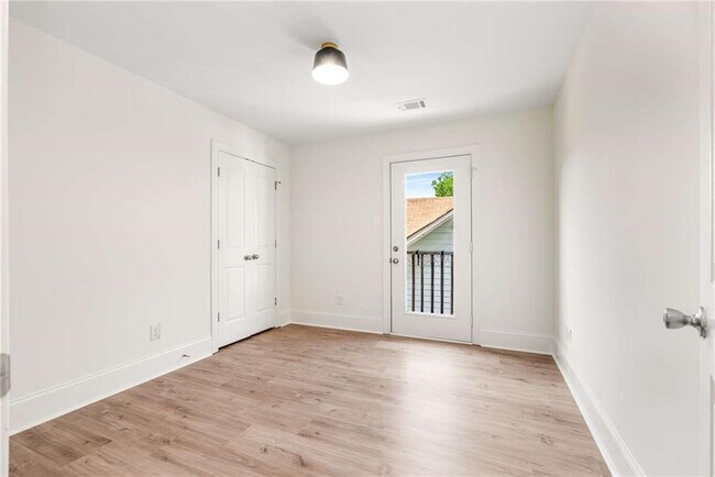 Building Photo - 94 Lucy St SE