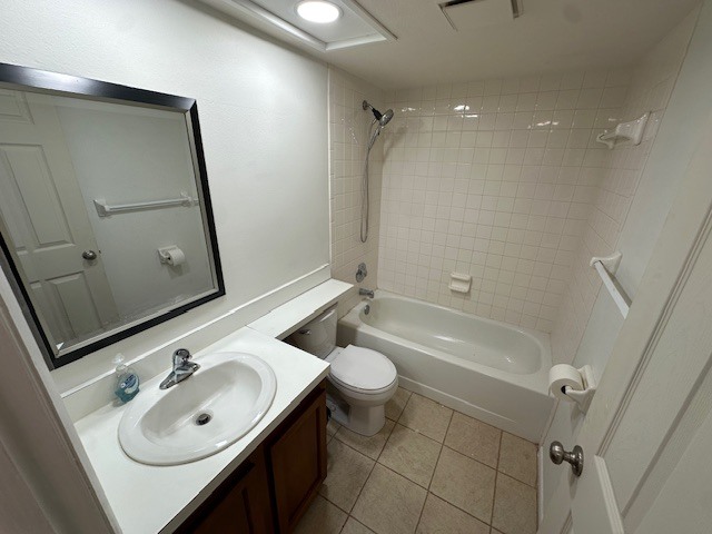 Building Photo - 222 Woodlake Wynde