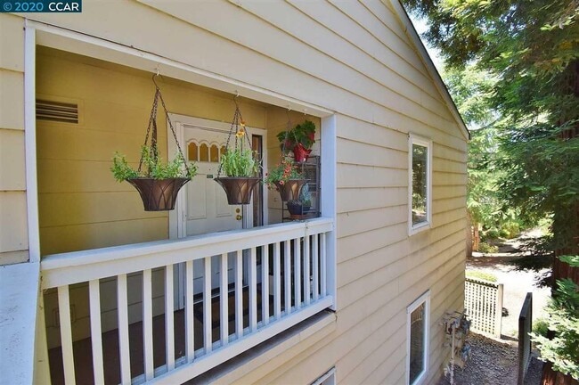 Primary Photo - Beautifully Updated 2-bedroom 2 bath Condo...