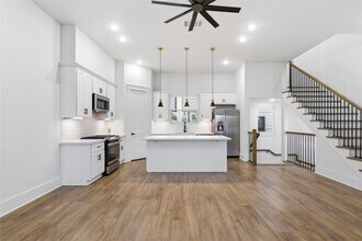 Building Photo - 1243 W 23rd St