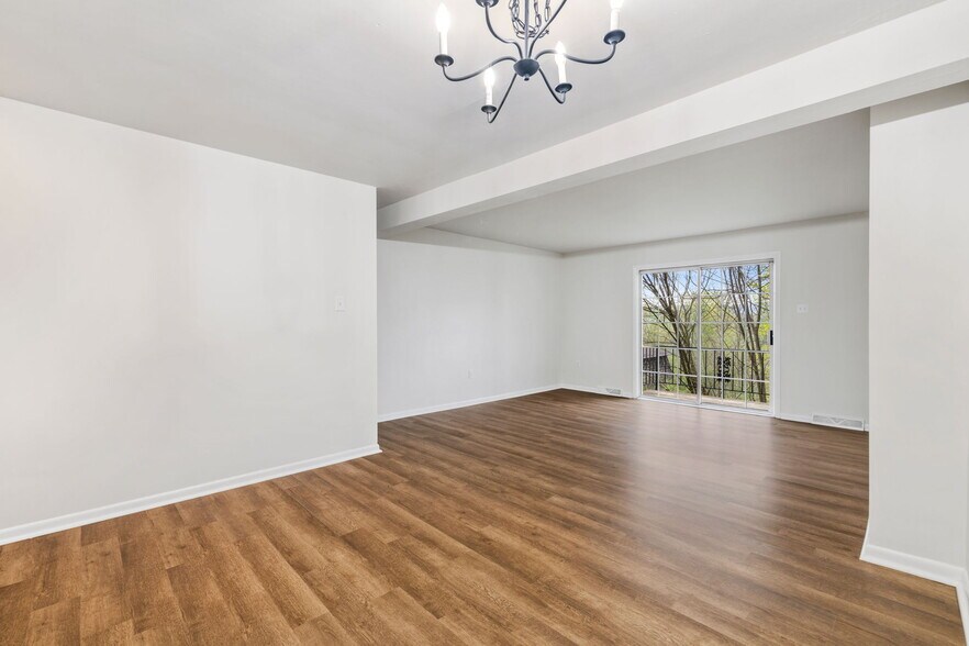 Building Photo - 216 Oakview Dr