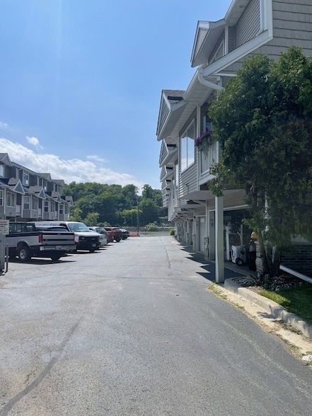 Building Photo - 6032 Park Ridge Rd