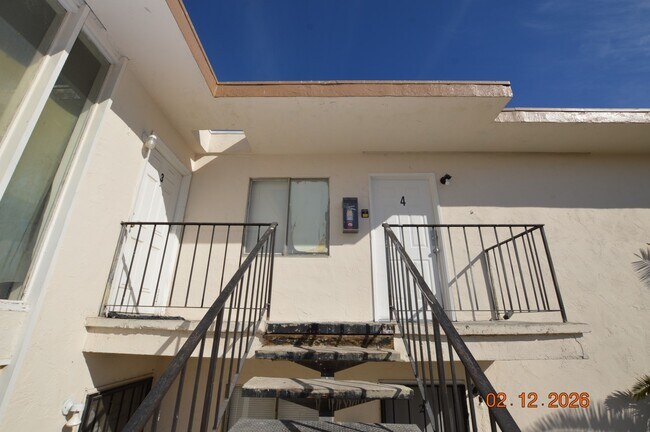 Building Photo - 1458 Sombrero Dr