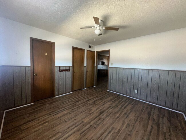 Building Photo - Bundrant Apartments