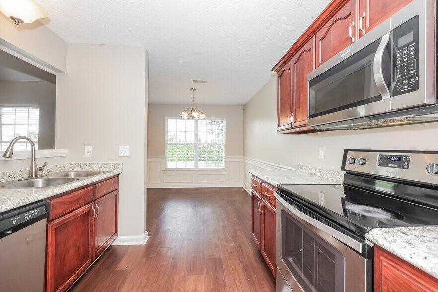 Building Photo - 2943 Hollicom Dr