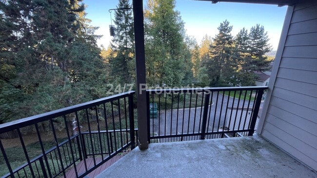Building Photo - Lovely 2 BD | 2 BA Condo with Balcony - We...