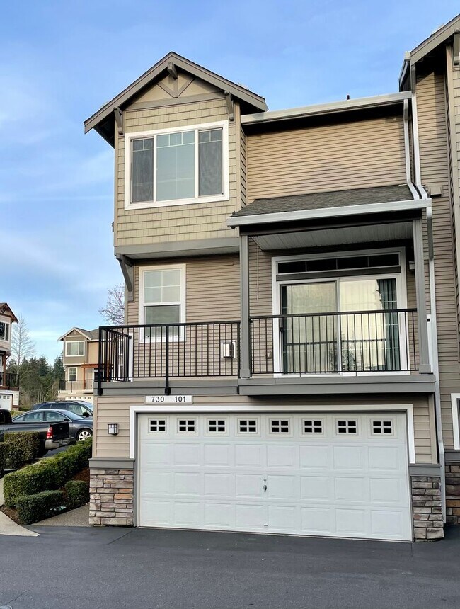 Building Photo - Enjoy this 3 Bedroom 2.5 Bathroom End Townhome ~ 2 Car Garage + Washer & Dryer! Great Cedar Mill ...