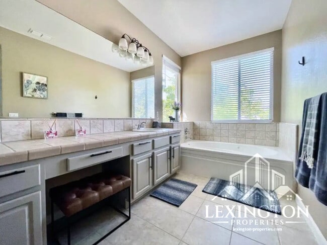 Building Photo - Stunning, 5BD/3BA Home, in West Sacramento with a Pool and BBQ!