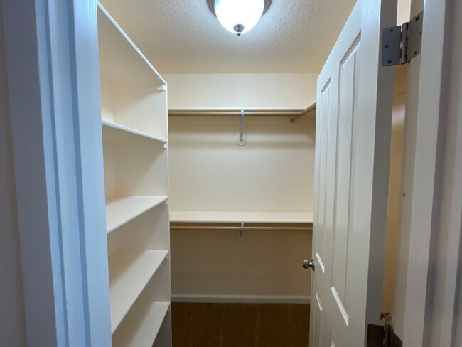 Building Photo - 3 Bedroom 2.5 Bathroom House with Bonus Room ~ Garage, A/C, includes Washer and Dryer ~ Close to ...