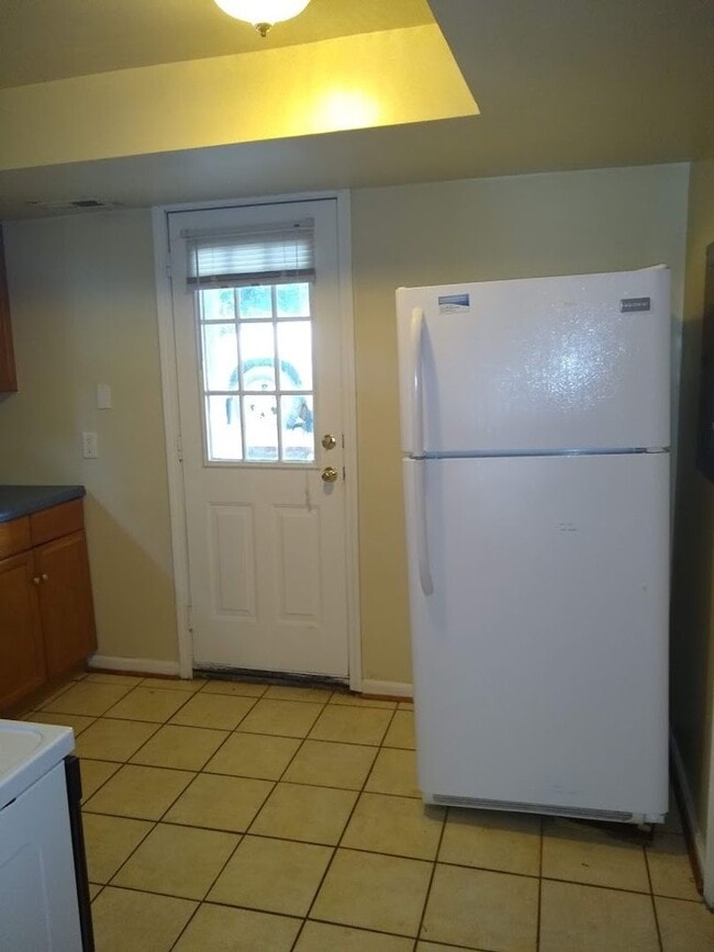 Building Photo - Chapel Hill/South Merritt Mill Road Apartment