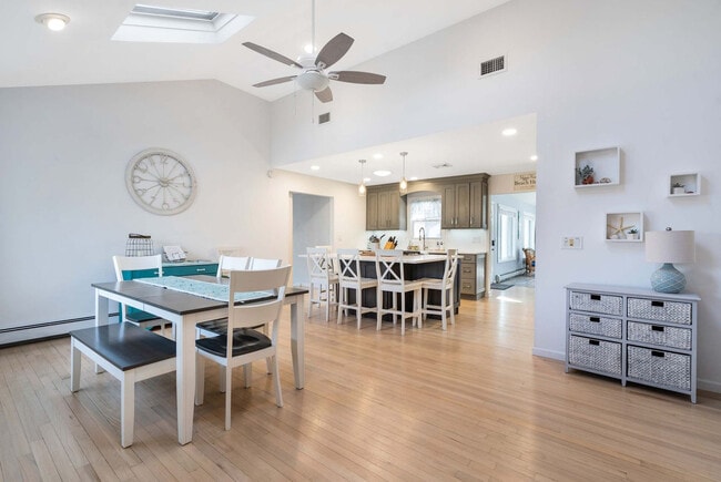 Building Photo - 18 Maryland Blvd