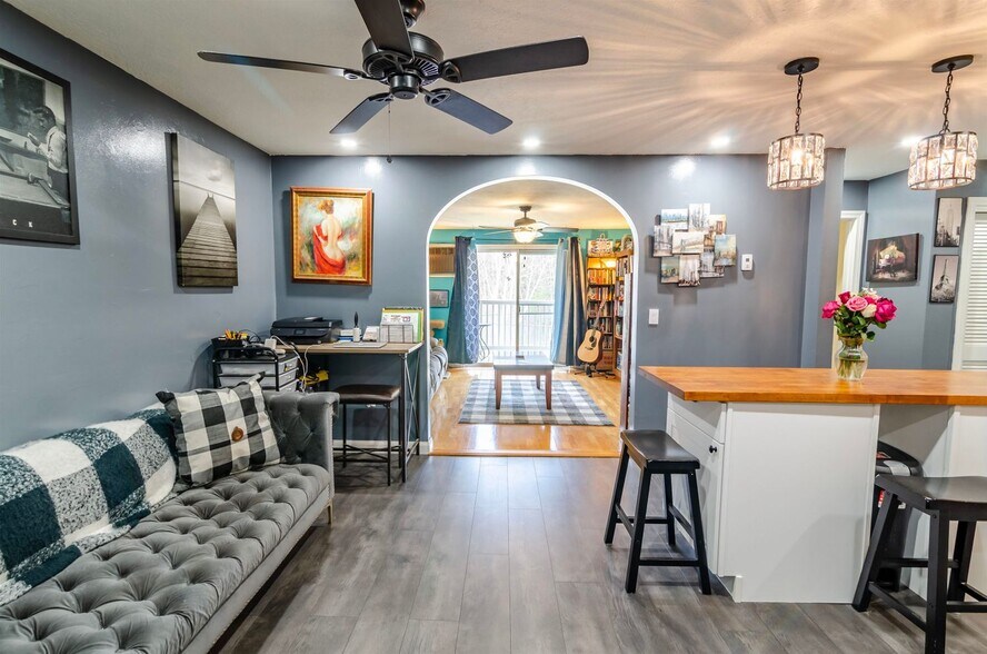 Building Photo - 5 Timberwood Dr