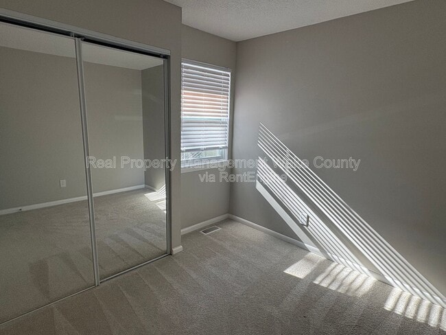 Building Photo - 606 Dylan Ct