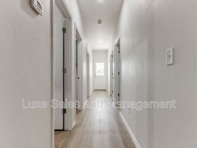 Building Photo - 1543 Pavy Pkwy