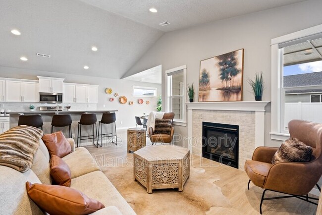 Building Photo - 5673 W Rockingham Dr