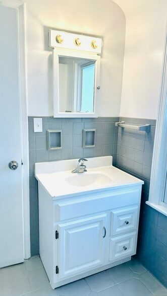 Building Photo - 465 75th St