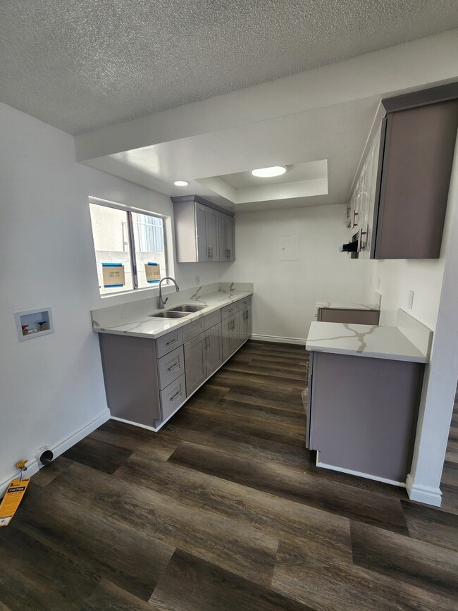 Primary Photo - 1450 W 146th St