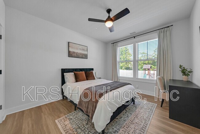 Building Photo - 629 Hayes Dr