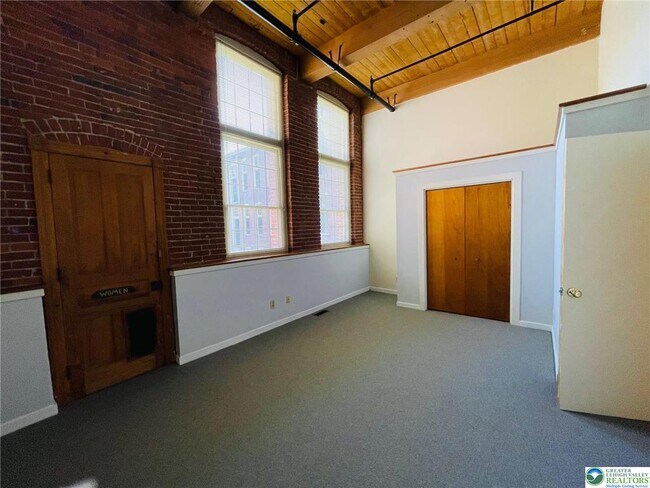 Building Photo - 103 Race St