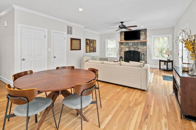 Building Photo - 6916 Seven Locks Rd