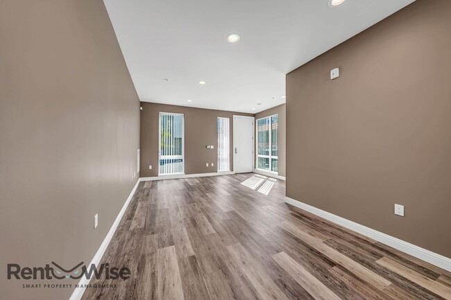 Building Photo - 298 Friedell St