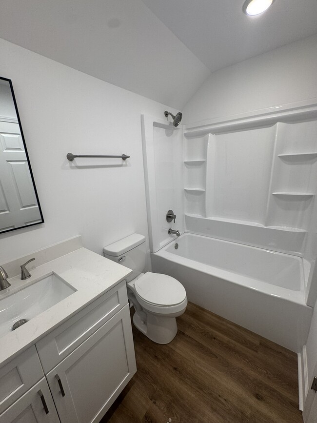 Building Photo - Hicks Duplex