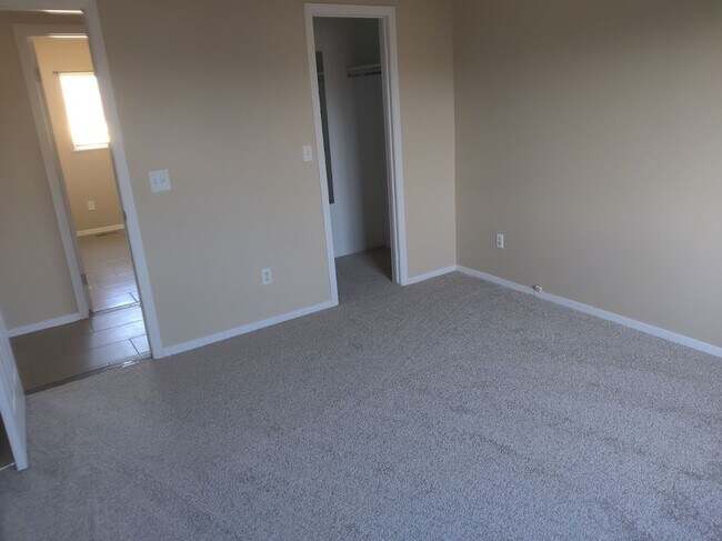 Building Photo - Quaint 3 bedroom Ranch Style Home Available!