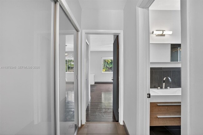 Building Photo - 425 NE 114th St