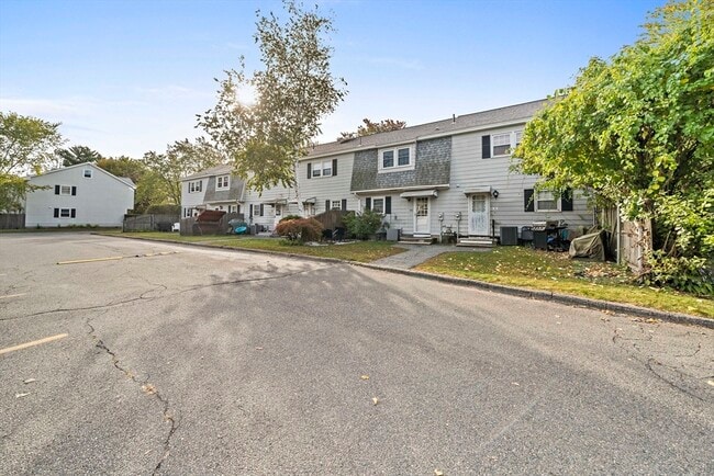Building Photo - 95 Pilgrim Cir