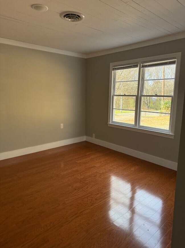 Building Photo - GORGEOUS FARMHOUSE