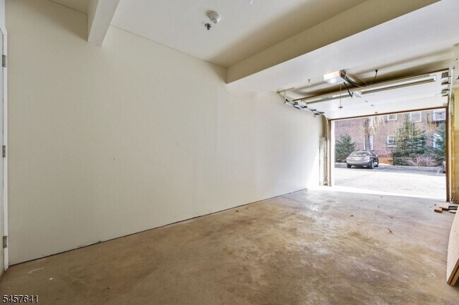 Building Photo - 55 S Fullerton Ave