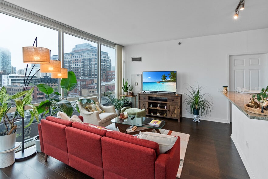 Building Photo - 757 N Orleans St