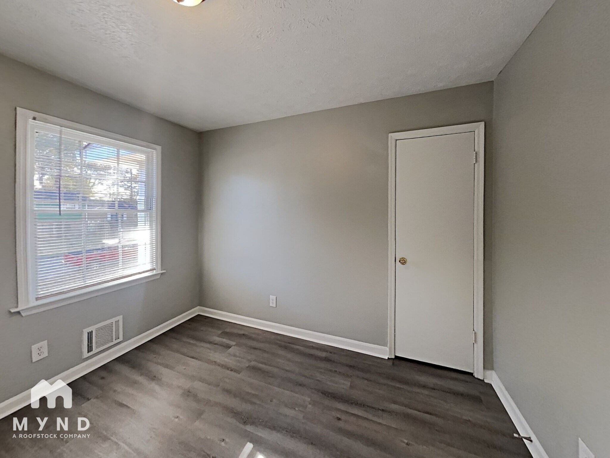 Building Photo - 6450 Ashdale Dr