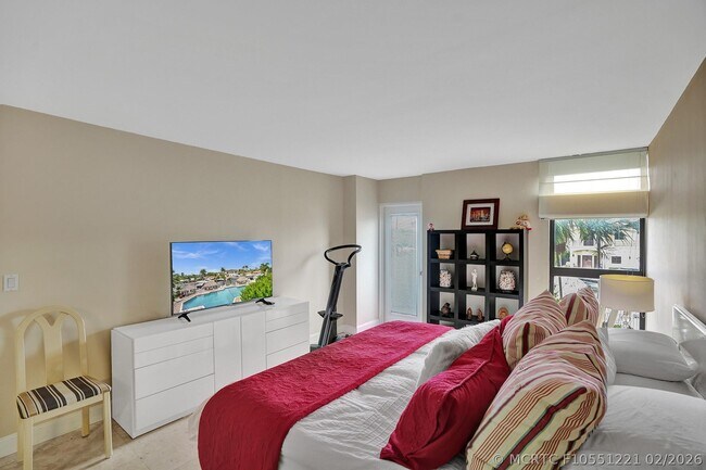 Building Photo - 1361 S Ocean Blvd