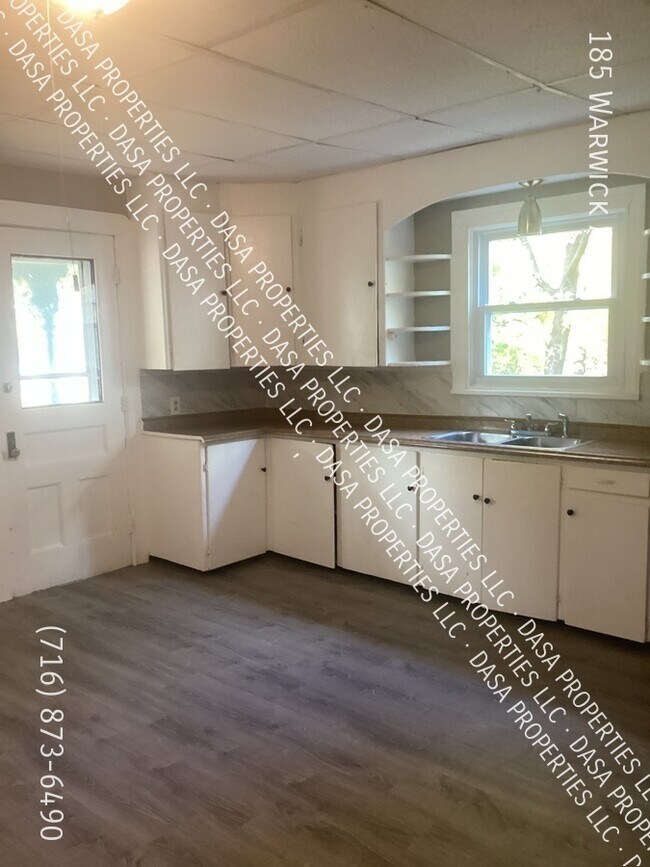 Building Photo - 185 Warwick - 5 Bed / 2 Bath