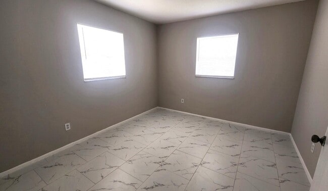 Building Photo - 140 Harness Ln