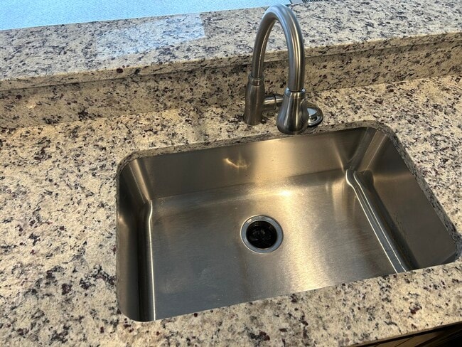 Building Photo - 1354 Catalpa Dr