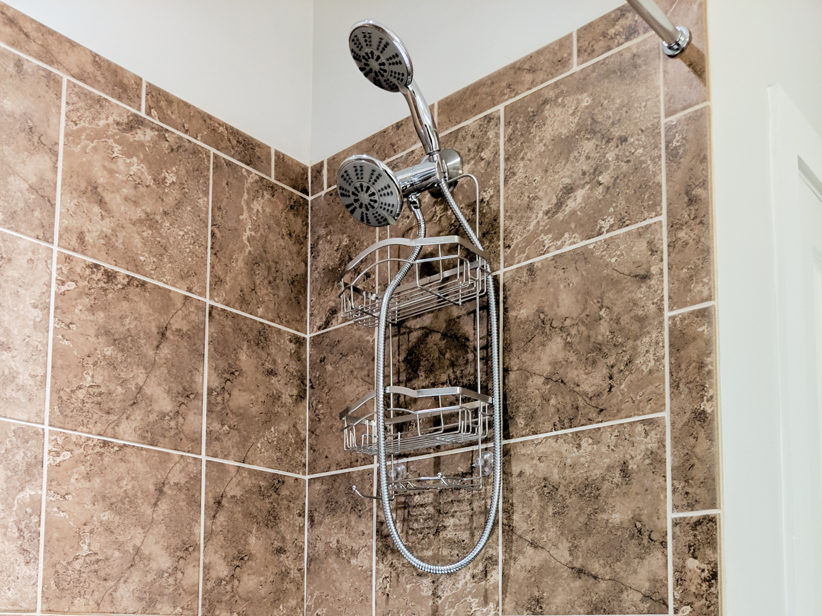 Shower / bath tub - 700 Finsbury St.