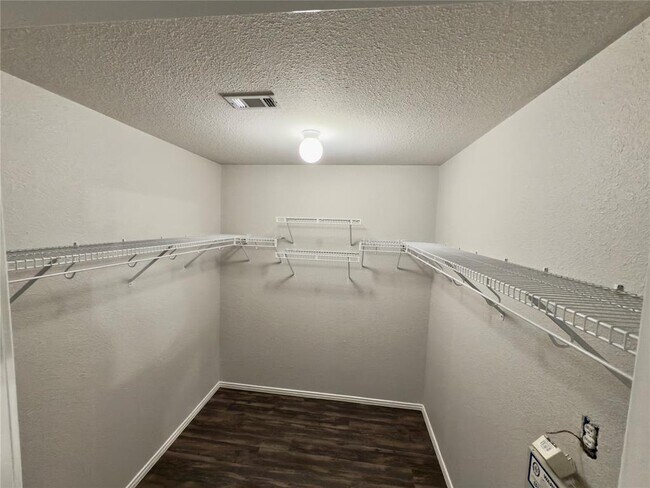 Building Photo - 1030 Moser River Dr