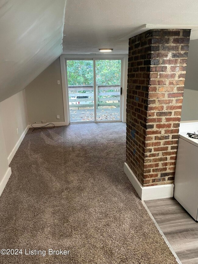 Building Photo - 2052 Midland Ave