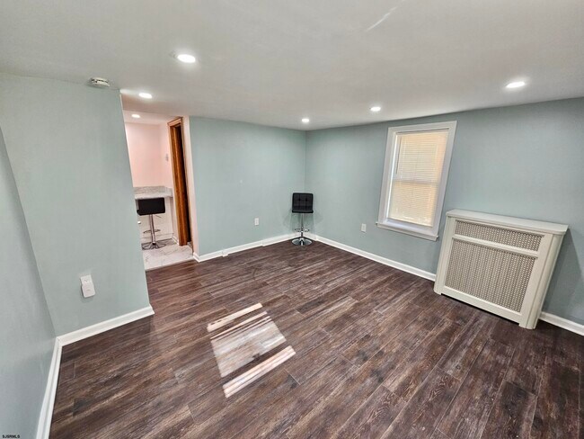 Building Photo - 7 S Laclede Pl