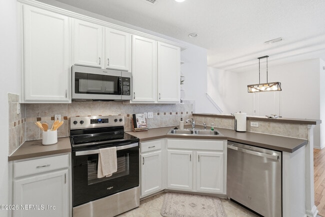 Building Photo - 6119 Bartram Village Dr