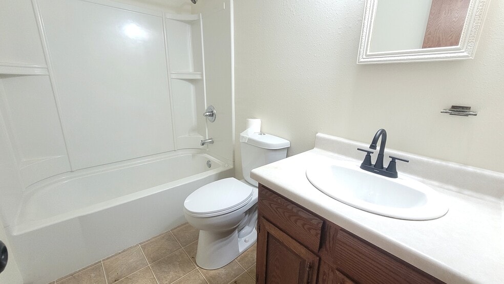 Building Photo - 1602 6th Ave N