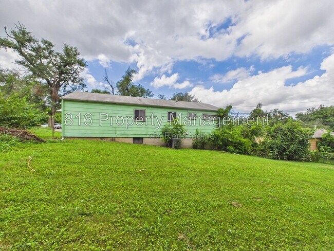 Building Photo - 8511 Crystal Ave