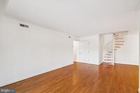 Building Photo - 300 Hilltop Ln
