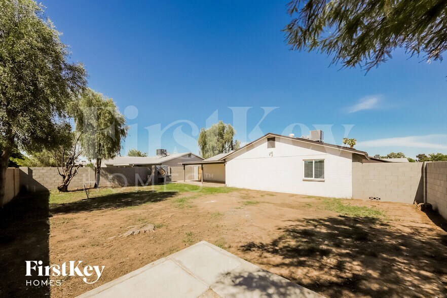 Building Photo - 9914 N 73rd Ave